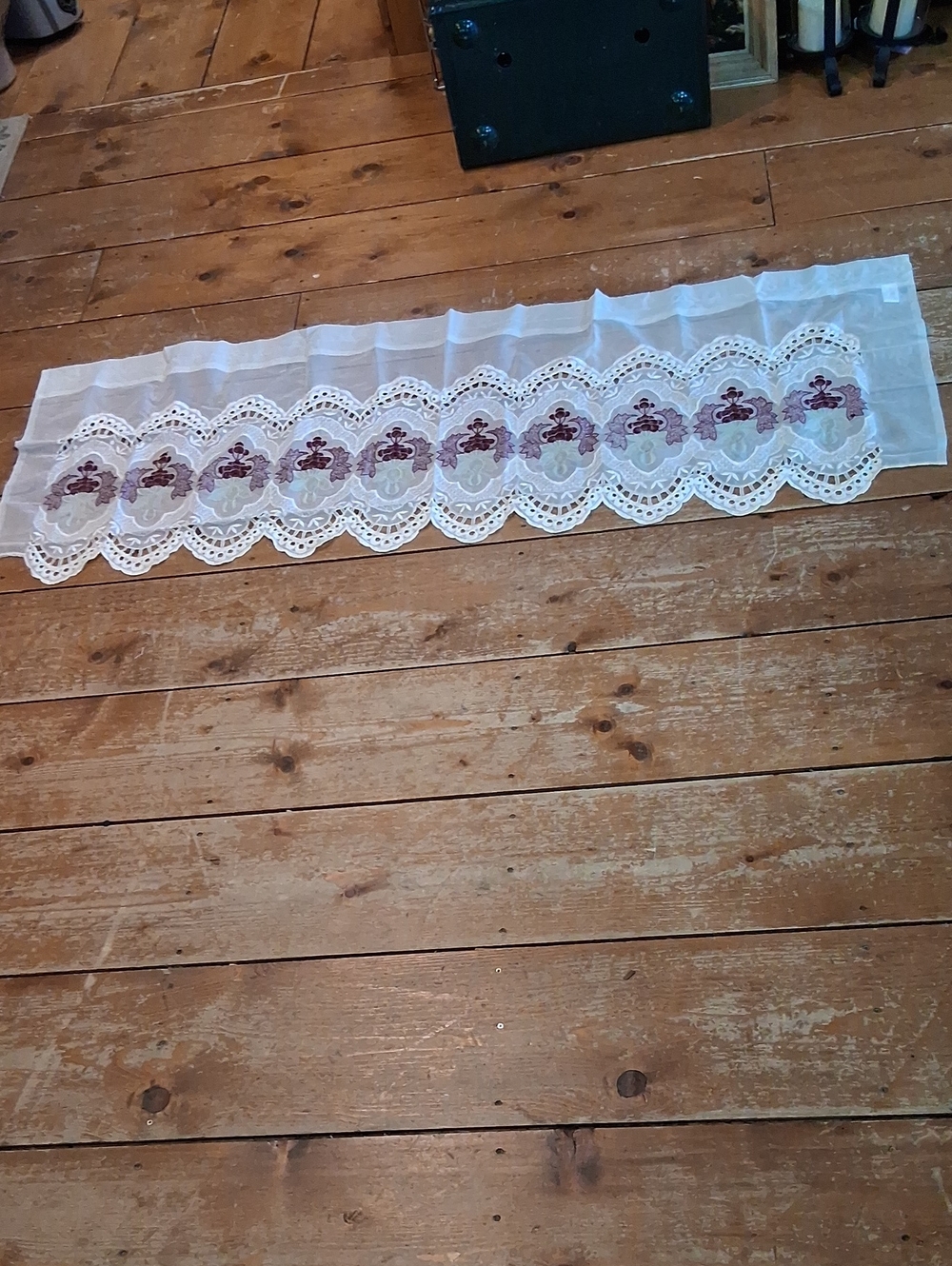 Voile 60" X‎ 22" Valance Lorraine Cranberry/ Cream Lace